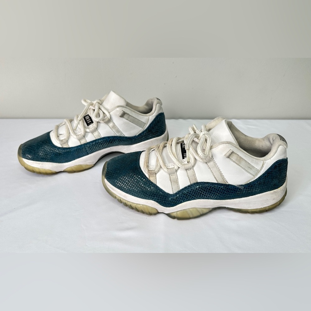 Nike Air Jordan 11 Retro Low Snakeskin Navy Blue White Mens 9.5 CD6846-102